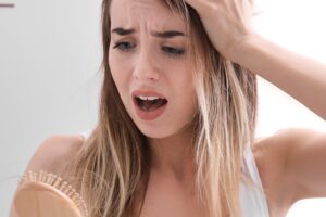 Caída de cabello por estrés en mujeres