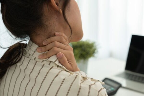 Por qué salen bolitas en el cuello por estrés